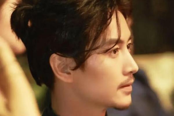 十二星座最适合扎什么古装辫子男