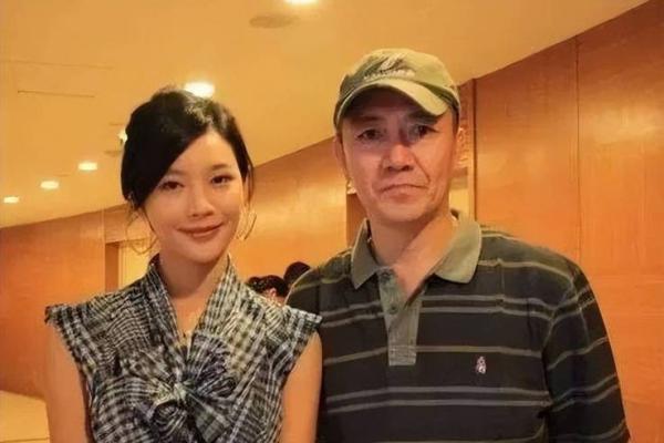 宋汶霏八字综合分析：命主独具匠心，见机行事，善于应变，较强的好胜心和领导才能，但也容易过于自信和独断，需要注意平衡自我和他人的关系。