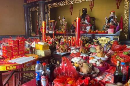 请回家的财神爷如何摆放方位如何？