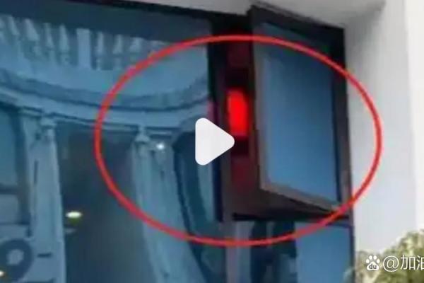 对面房子晚上亮红光风水