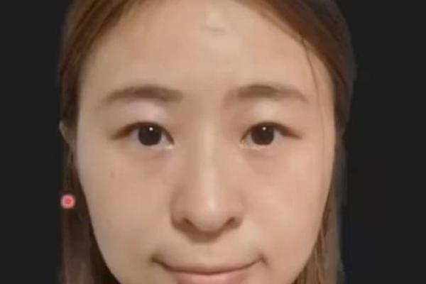 八字眉小眼睛女人 八字眉小眼睛女人