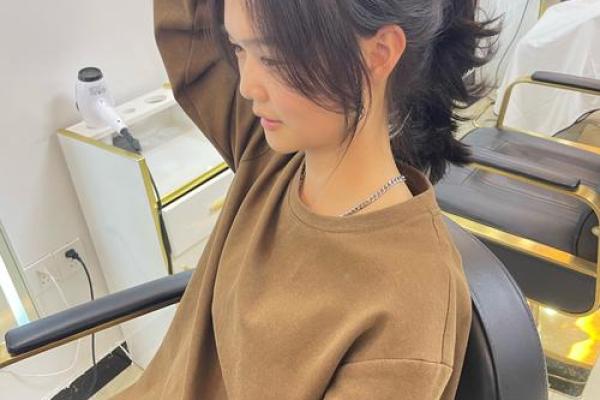 怎么用卷发棒卷八字刘海