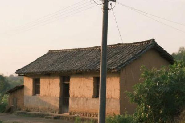 房子西边电线杆风水